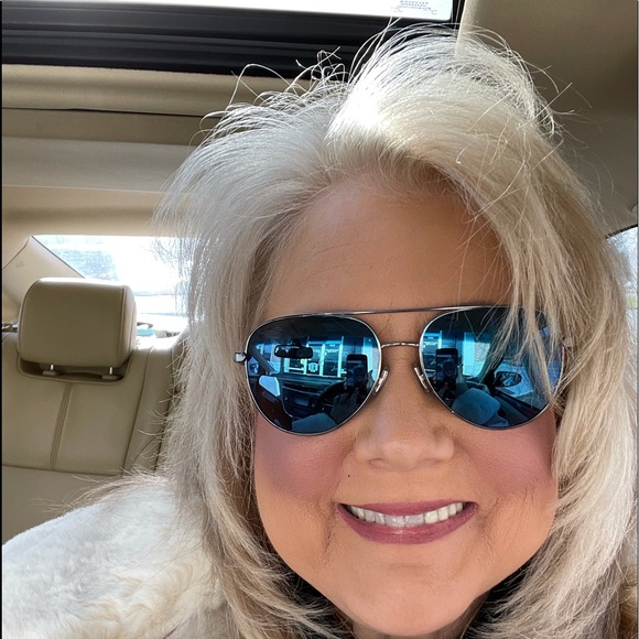 Meet your Posher, Diane - Picture 2 of 2